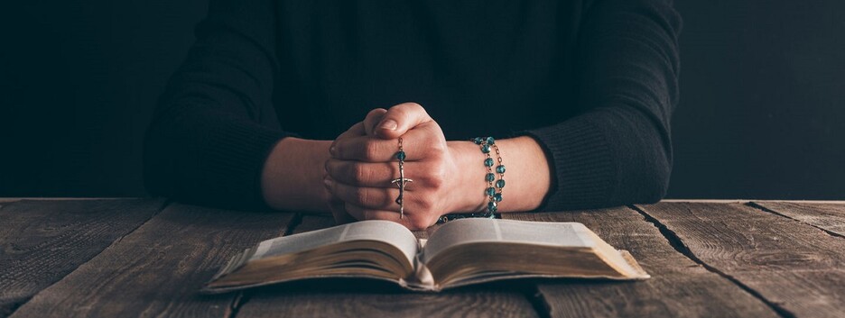 Как правильно молиться в Духов день 2022: три сильные молитвы