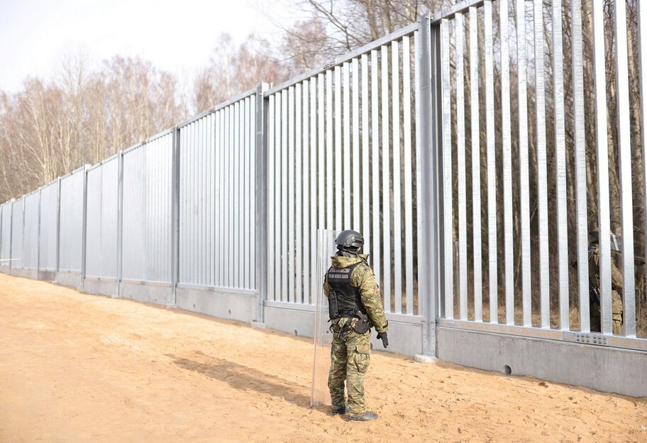 Забор между Польше и Беларусью достроили - его длина 140 километров, видео   - фото 1