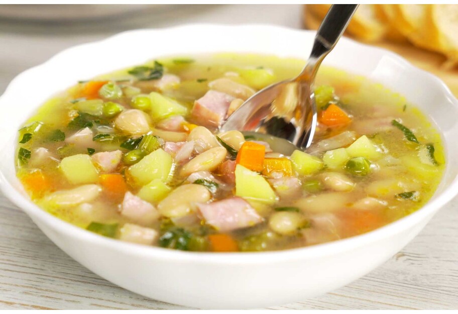 Суп с фасолью и ветчиной - пошаговый рецепт на ужин - фото 1