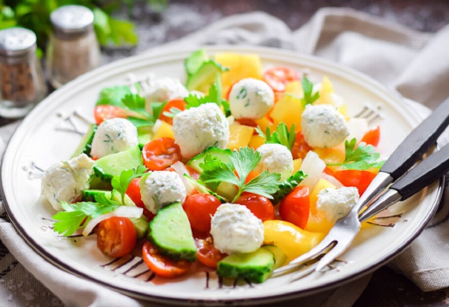 Салат из овощей и творога - как приготовить полезный салат - рецепт - фото 1