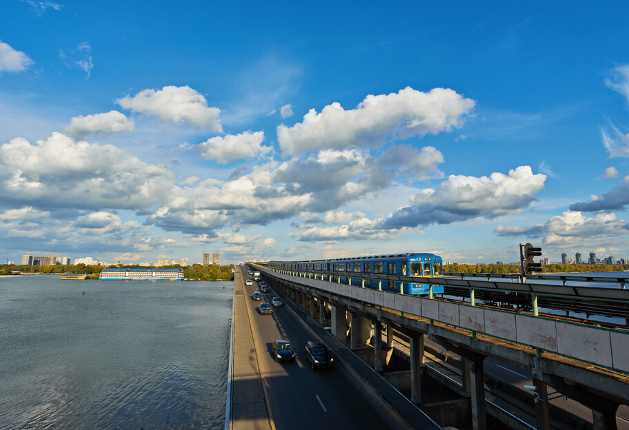 Транспорт в Киеве - автомобилям разрешили ездить еще по двум мостам - фото 1