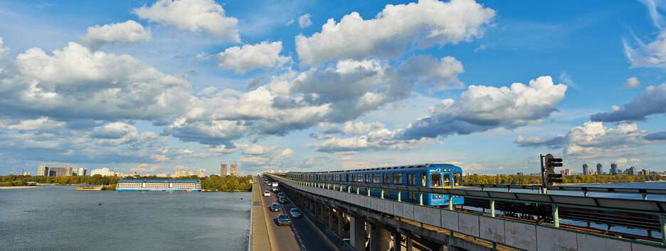 У Києві для автомобілів відкрили рух мостами Метро і Патона