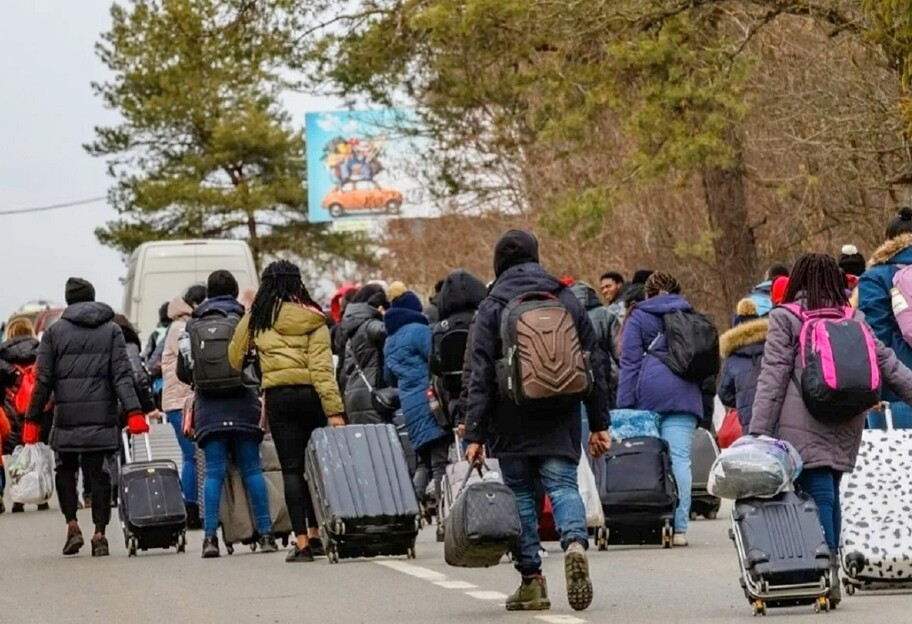 День беженцев 2022 - сколько украинцев не хотят возвращаться на родину - фото 1
