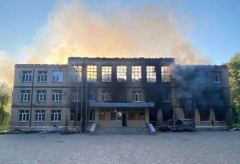 Обстрелы Авдеевки - россияне обстреляли школу Градами с магниевым зарядом - фото 1