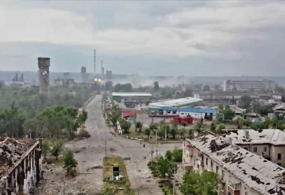 Бои за Донбасс — Лисичанск подвергся интенсивному обстрелу россиян - фото 1