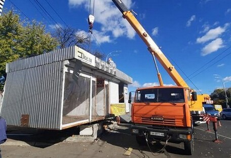 В Киеве демонтируют МАФы, мешающие доступу к укрытиям