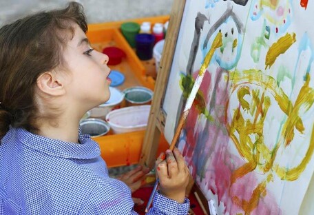 Дети из Украины могут продать свои рисунки в любую точку мира (фото)