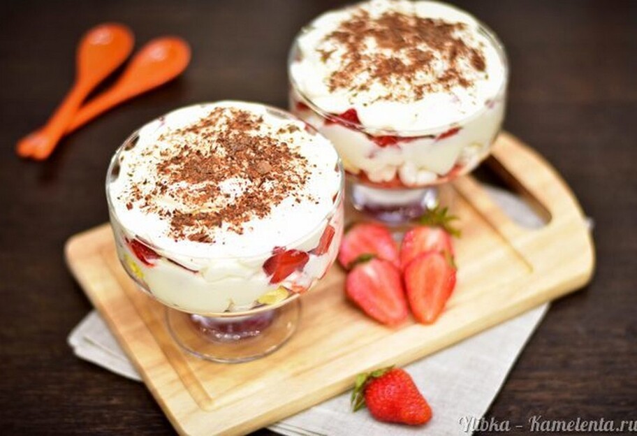 Десерт з полуниці та вершками - покроковий рецепт швидкої страви - фото 1