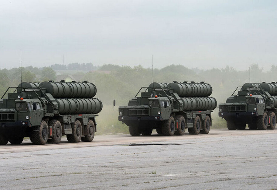 Россия стягивает военную технику в Беларусь - прибыли два самолета  - фото 1