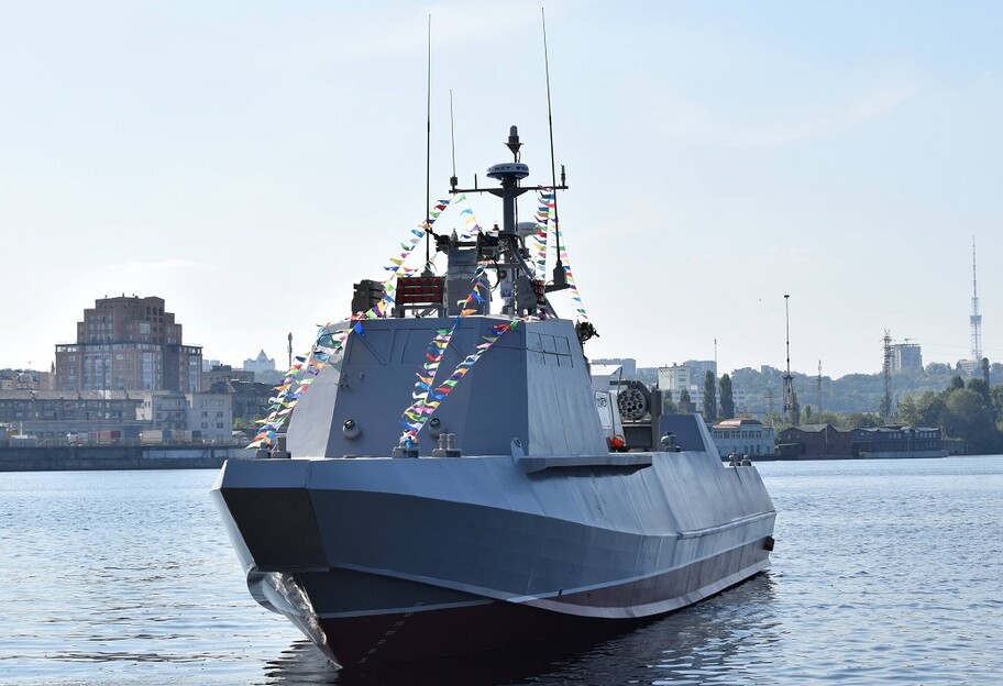 Боевые катера для обороны Киева уже спущены на Днепр - командующий ВМС - фото 1