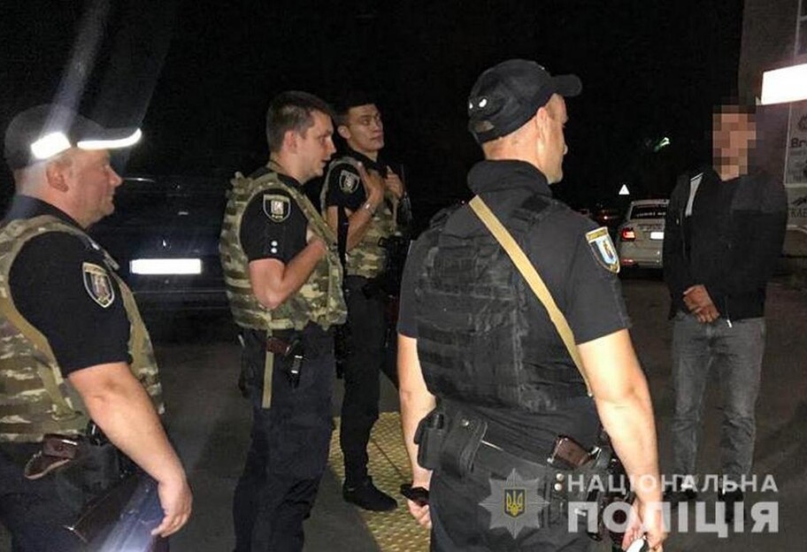 Ночные рейды в Киеве - полицейские в клубах вручили 219 повесток мужчинам - фото 1