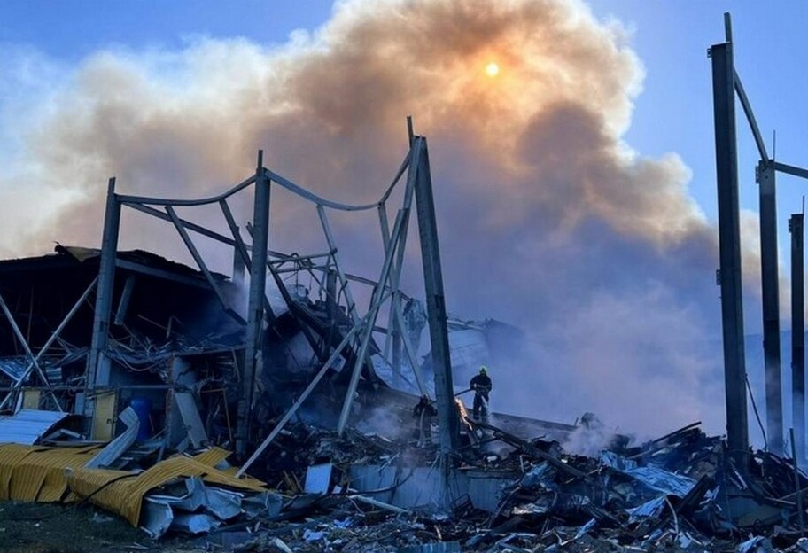 Ракетный удар по торговом центре Кременчуга - сколько погибших на утро 28 июня - фото 1
