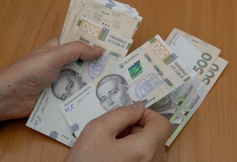 Денежная помощь украинцам - кто может получить 2200 гривен и как оформить - фото 1