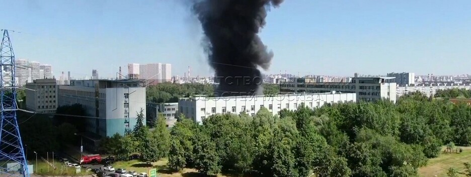 В Москве вспыхнул масштабный пожар: слышны взрывы (видео)