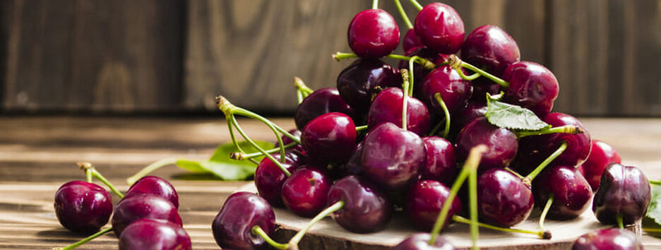Сладкая черешня или кислая вишня: диетолог рассказала, что полезнее