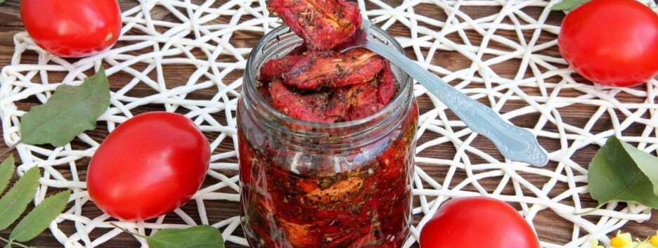 Смачна та незвичайна закуска: рецепт в'ялених помідорів у духовці