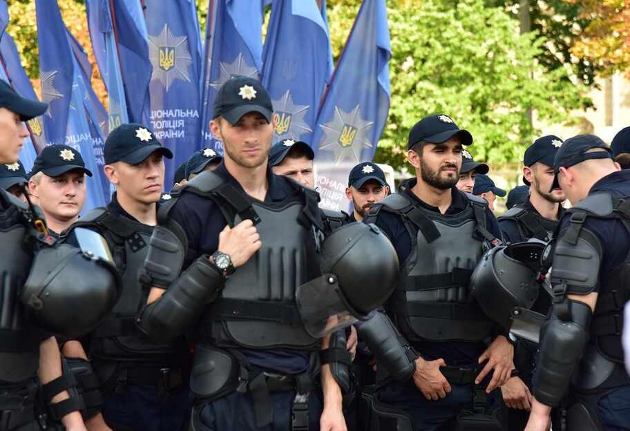 День поліції України 2022 - як привітати з професійним святом - листівки - фото 1