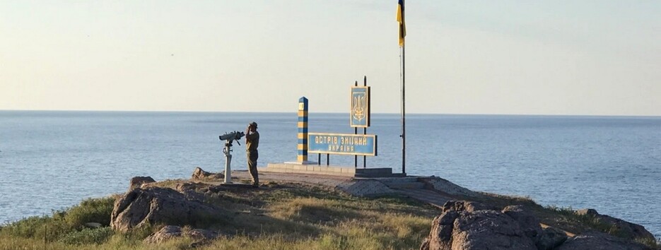 Над островом Змеиным подняли флаг Украины 