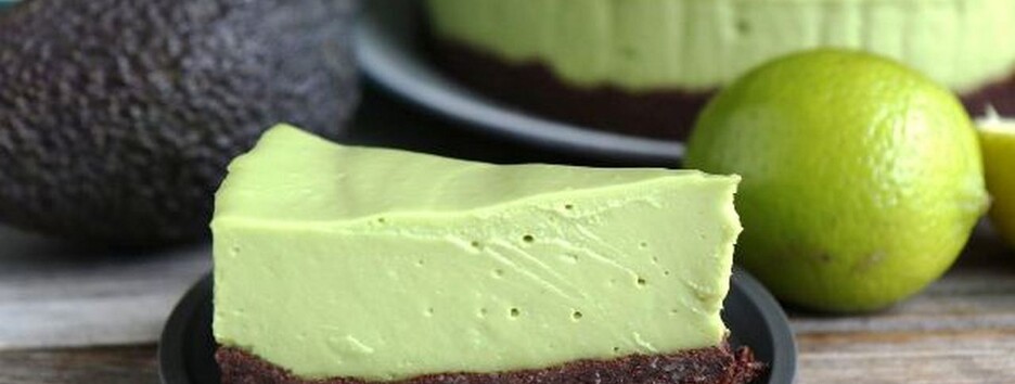Порадуй свой желудок: рецепт торта с авокадо и сыром 