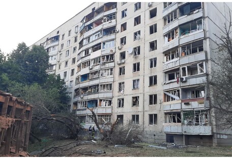 Обстрел Харькова: спасатели показали фото последствий 