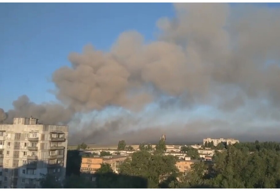 Вибухи у Шахтарську - у росіян горять склади боєприпасів, населення евакуюють - відео - фото 1