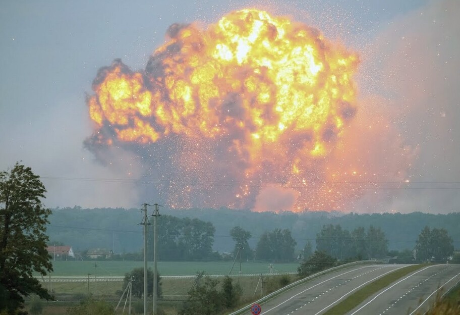 Склад боєприпасів армії РФ у Новій Каховці розбито ЗСУ - відео - фото 1