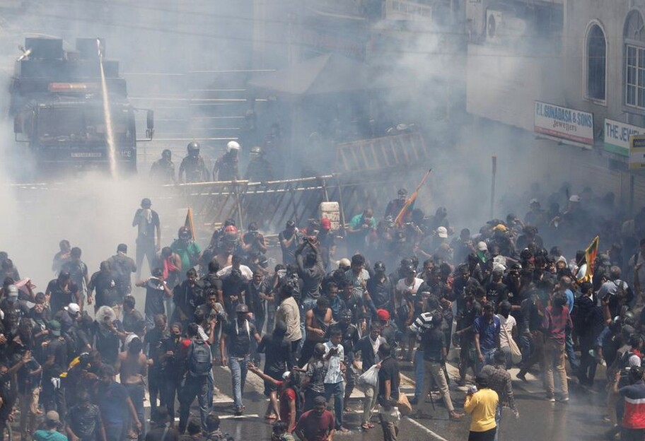 Протесты на Шри-Ланке 9 июля - ранен 21 человек, фото  - фото 1