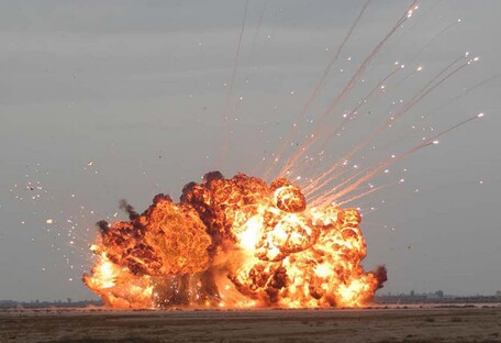 ВСУ разбомбили базу оккупантов в Херсоне: из-под завалов слышны крики (фото)