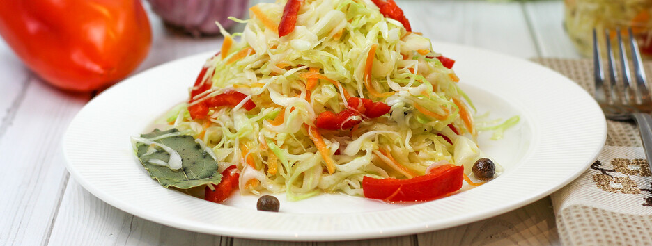 Корисна закуска: рецепт квашеної капусти з перцем та морквою