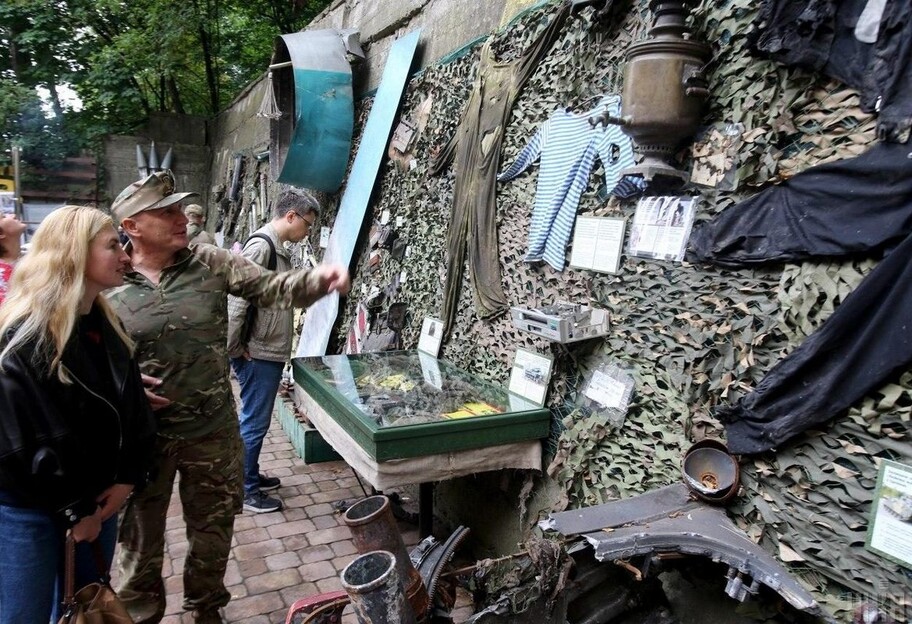 Выставка трофеев войны в Киеве - оккупанты привезли самовар, фото  - фото 1
