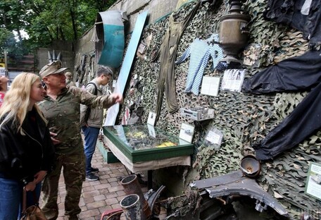 Самовар и ракеты: в Киеве открыли выставку военных трофеев (фото) 