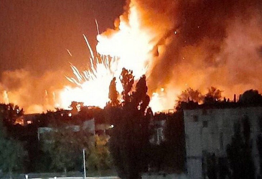 Взрыв склада в Новой Каховке - уничтожены бензовозы и ракеты для РСЗО, фото - фото 1