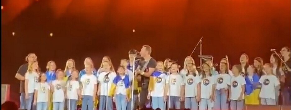 Детский музыкальный коллектив из Днепра спел с Сoldplay на одной сцене (видео) 