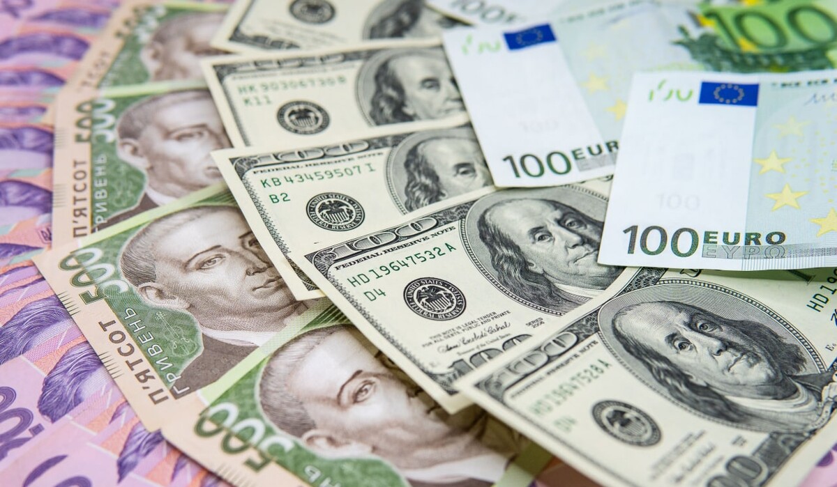 Доллар укрепился, евро ослаб: на это есть три причины, но нетe ни одного прогноза