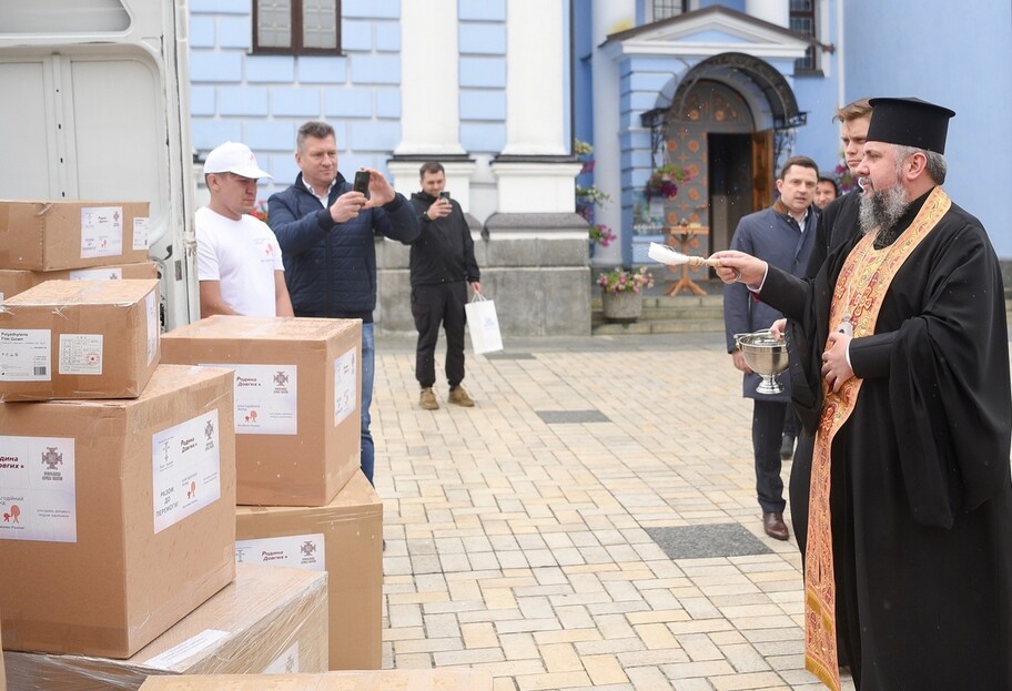 УПЦ США передала гуманитарную помощь Украине - закупили лекарств на 210 млн гривен - фото 1