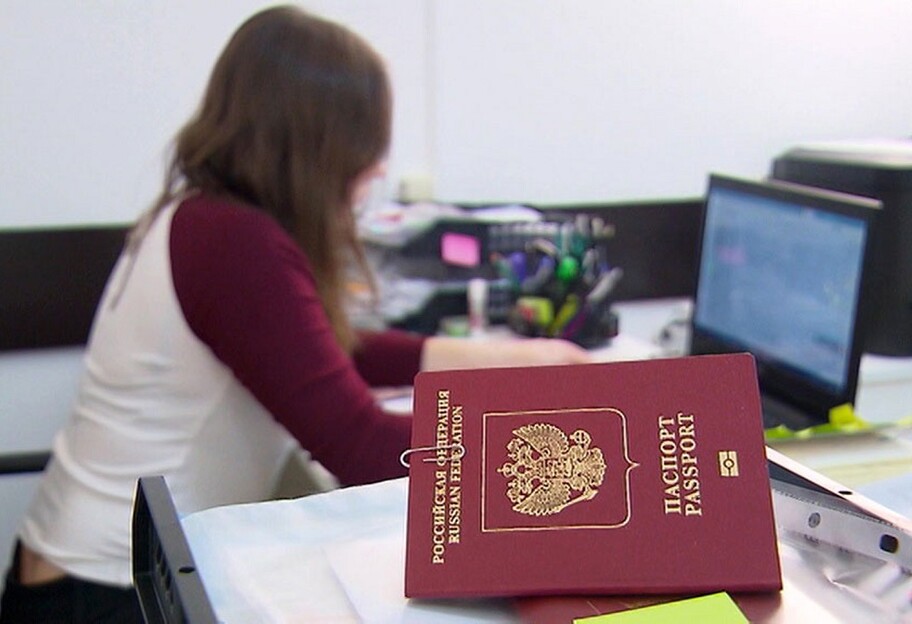 Визовый режим с РФ - документы на визу в Украину подали 10 россиян - фото 1