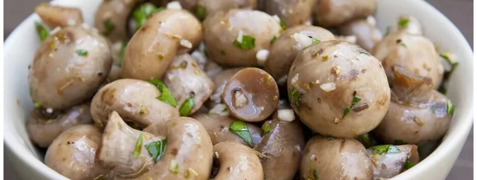 Легка закуска: рецепт пряних малосольних печериць