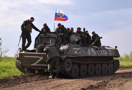Ближе не нашлось: РФ стягивает военную технику в Украину из Читы и Новосибирска