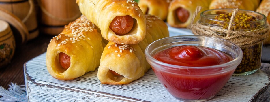 Швидке та смачне перекушування: рецепт міні-сосисок у тісті