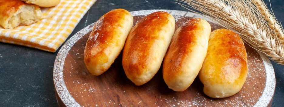 Ситний перекус: рецепт пиріжків з тушкованою капустою