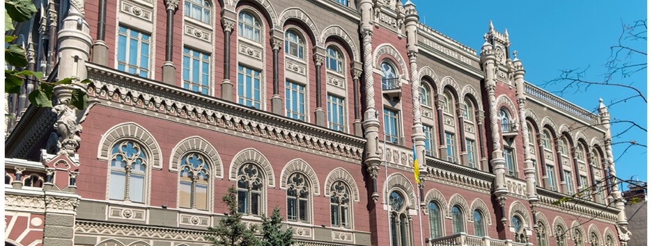 НБУ поднял курс доллара в Украине сразу на 25% 