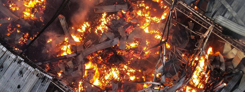 Армия РФ обстреляла Николаев: сожгли склад с гуманитарной помощью (видео, фото) 