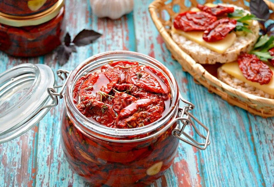 Томати в'ялені - як сушити помідори в духовці - рецепт Євгена Клопотенка - фото 1