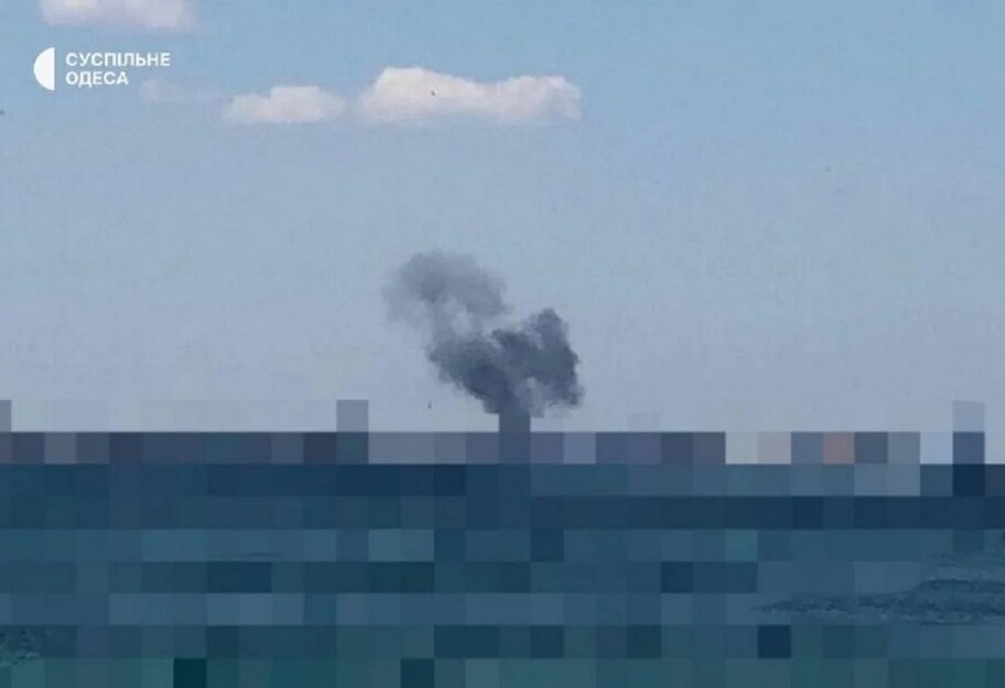 Ракетний удар по Одесі 23 липня - у торговельному морському порту виникла пожежа, фото-відео - фото 1