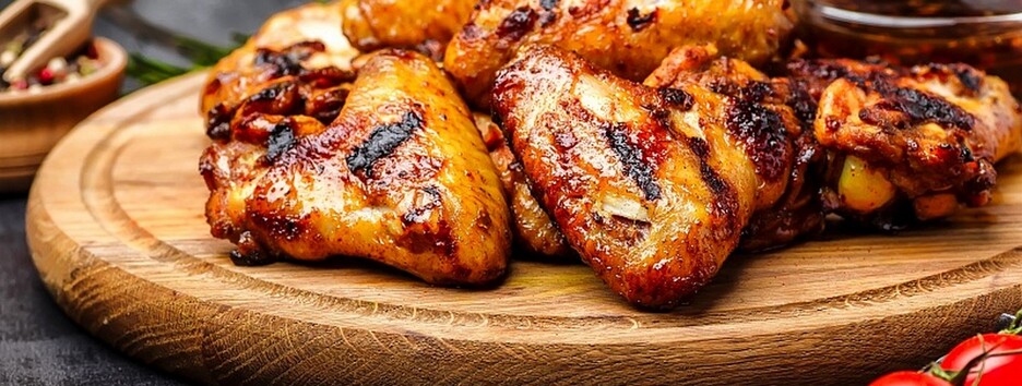 Рецепт идеального ужина: готовим куриные крылышки в соевом соусе 