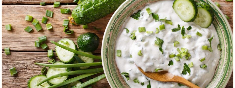 Індійські нотки: рецепт ніжного соусу райта з йогурту та огірка