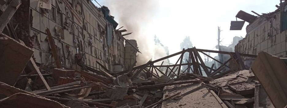 В Чугуеве из-под завалов достали трех человек, разбор продолжается (фото разрушений)