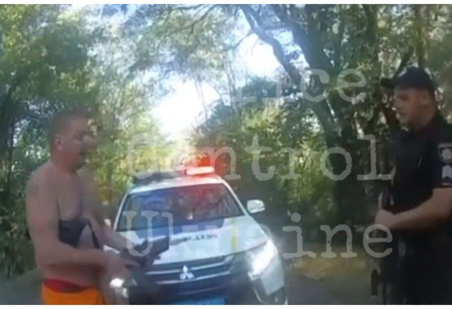 Полковник СБУ с автоматом угрожал полиции - в Каменском задержали правоохранителя - видео  - фото 1