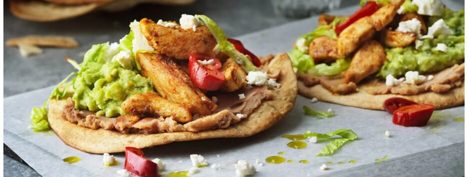 Мексиканська кухня: рецепт тостади з квасолею та сиром