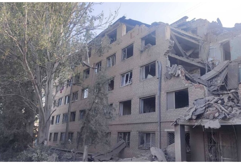 Обстріл Миколаїв 2 серпня – пошкоджено гуртожиток університету та житлові будинки, фото - фото 1